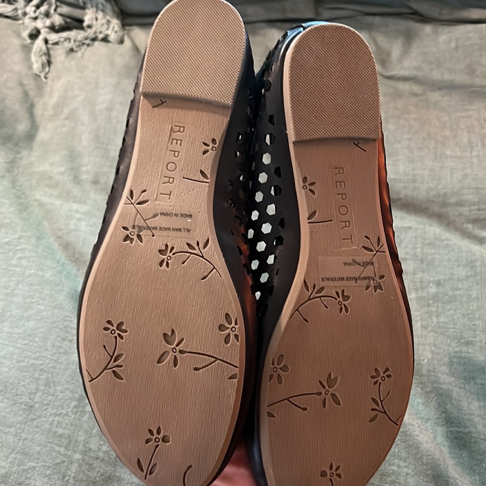 Report Madella Laser Cut Flats in Black Size - Picture 2 of 5